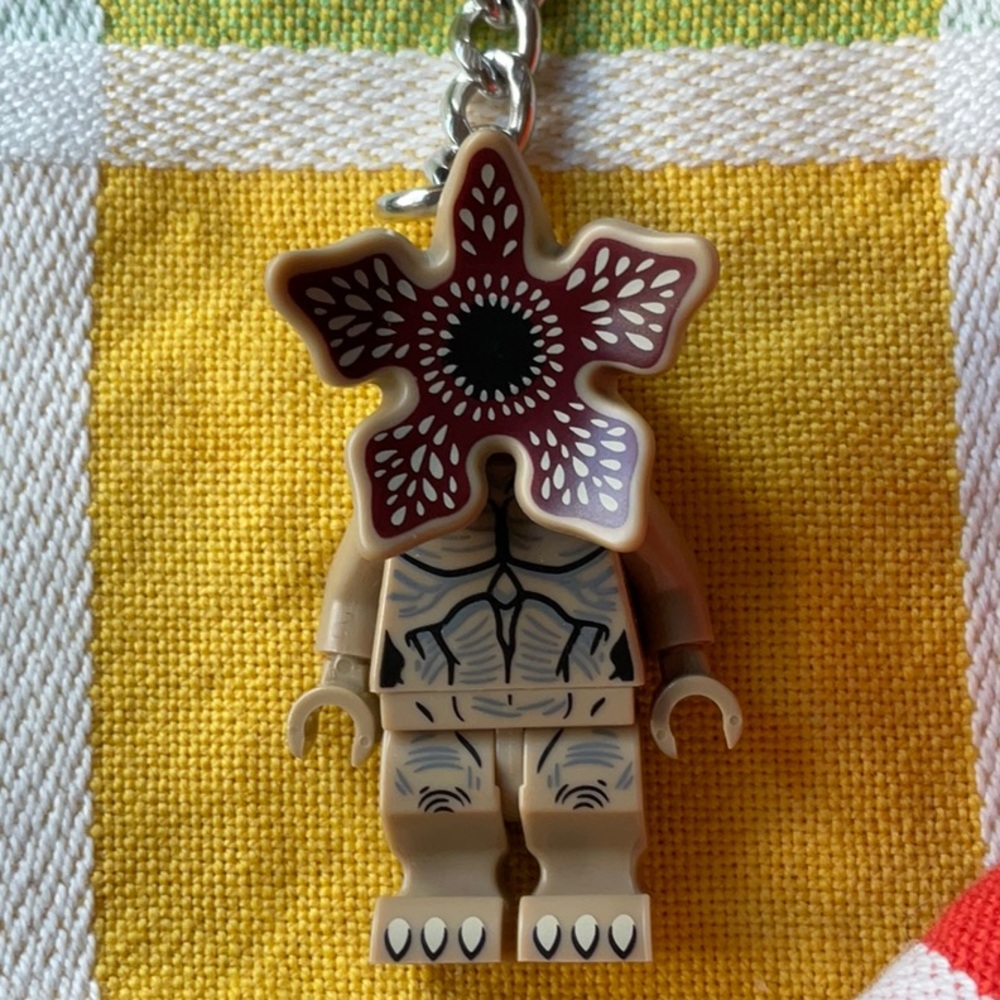 RARE 🪰 LEGO STRANGER THINGS DEMOGORGON  KEY CHAIN 🪰  NWT🪰 - Picture 6 of 16